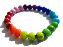Armband aus  Glasperlen in Regenbogenfarben 